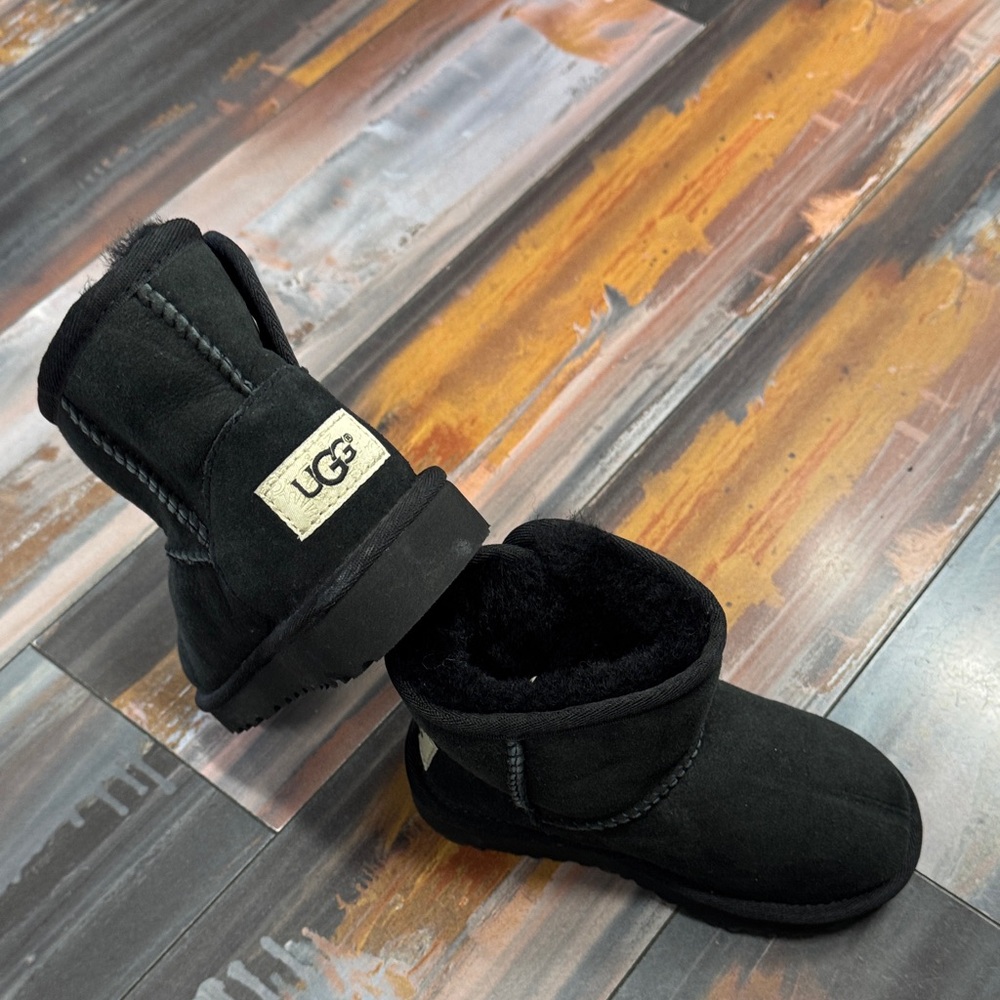 UGG Kids Black Cozy Boots Size 9